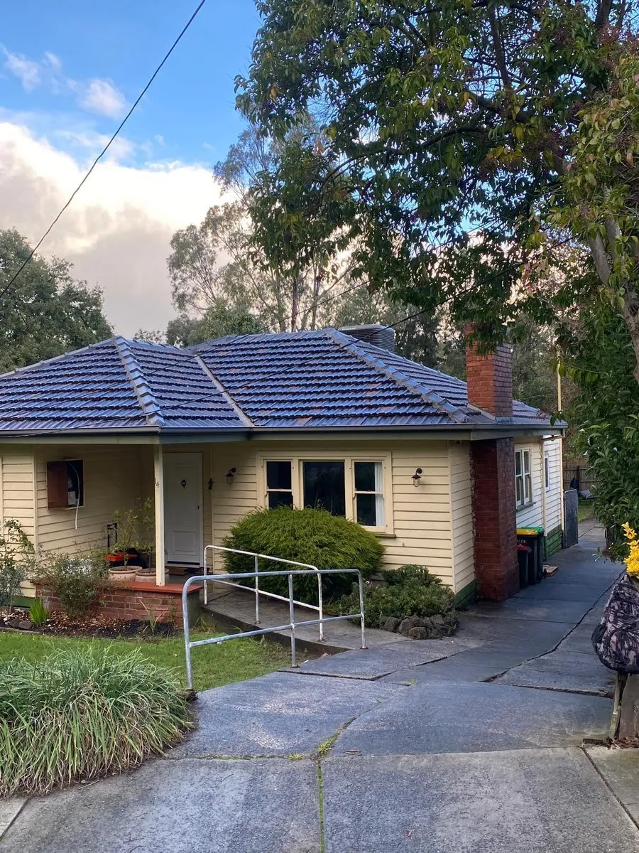 Well-maintained Melbourne home with a tiled roof